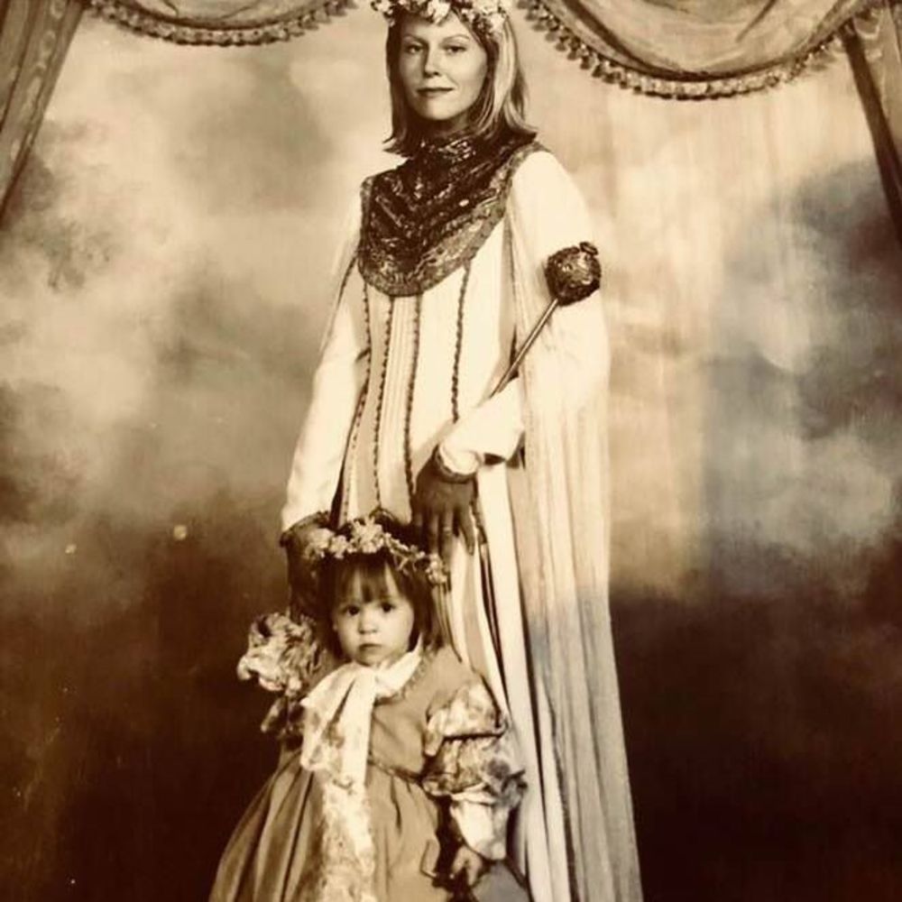 Meet your Posher, Lora